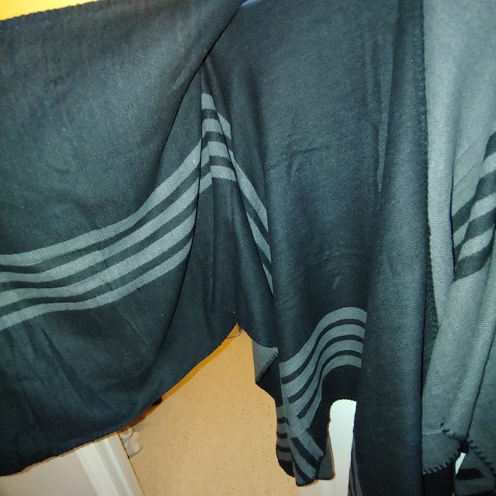 Poncho - Picture 3 of 4